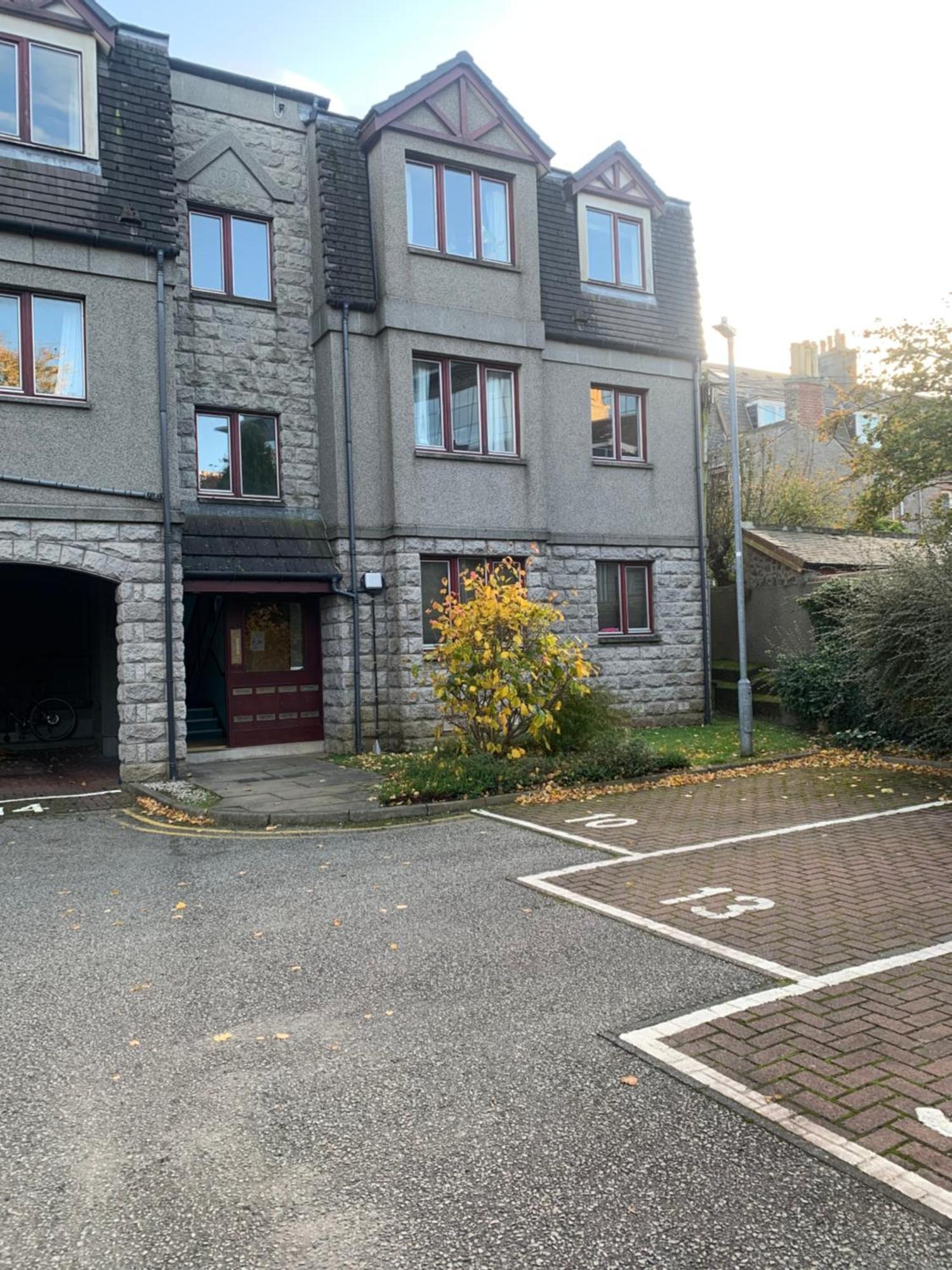 2 Bed Centre Holburn Space Aberdeen